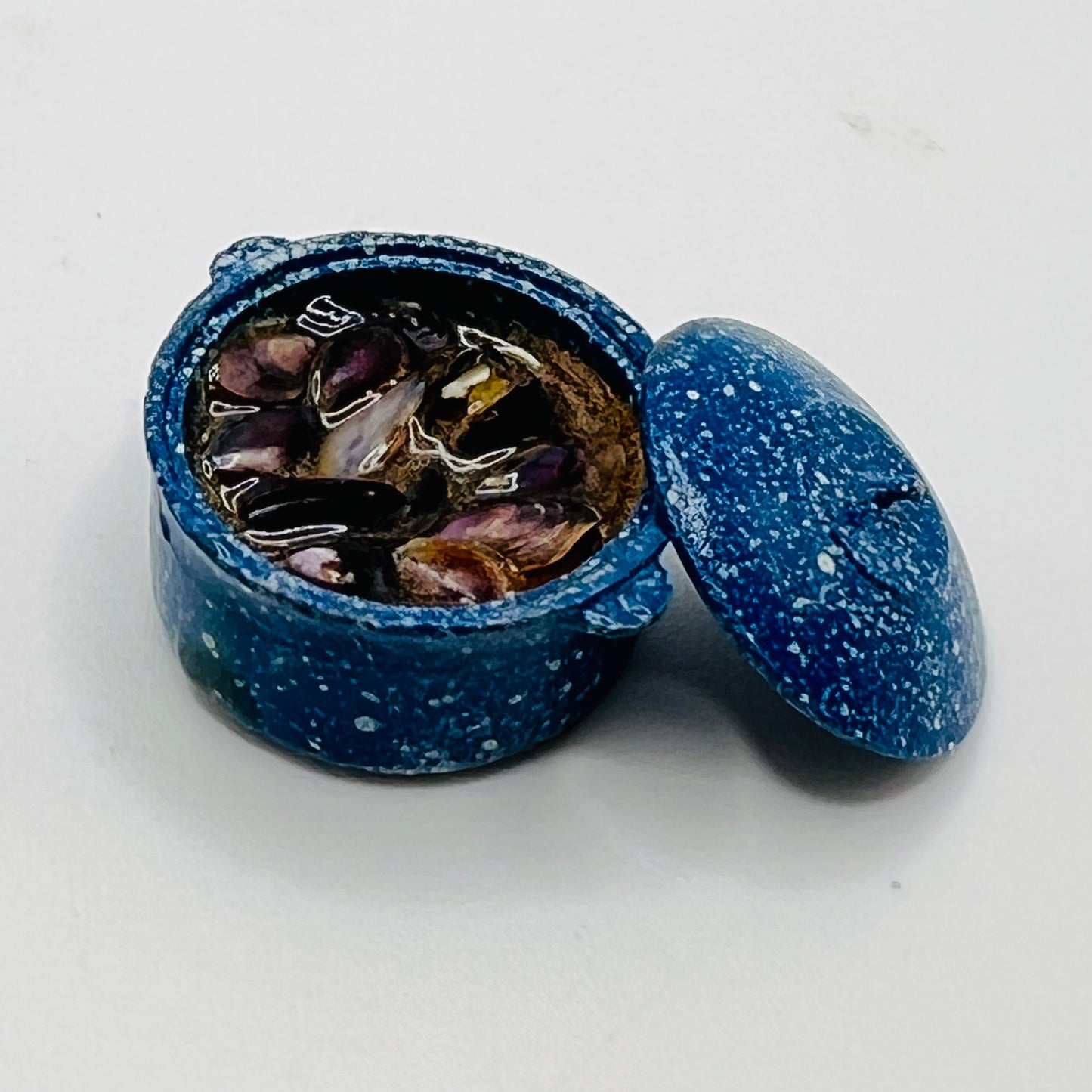 Enamel Spatterware Dutch Oven of Mussels - 1/12 Scale Dollhouse Miniature