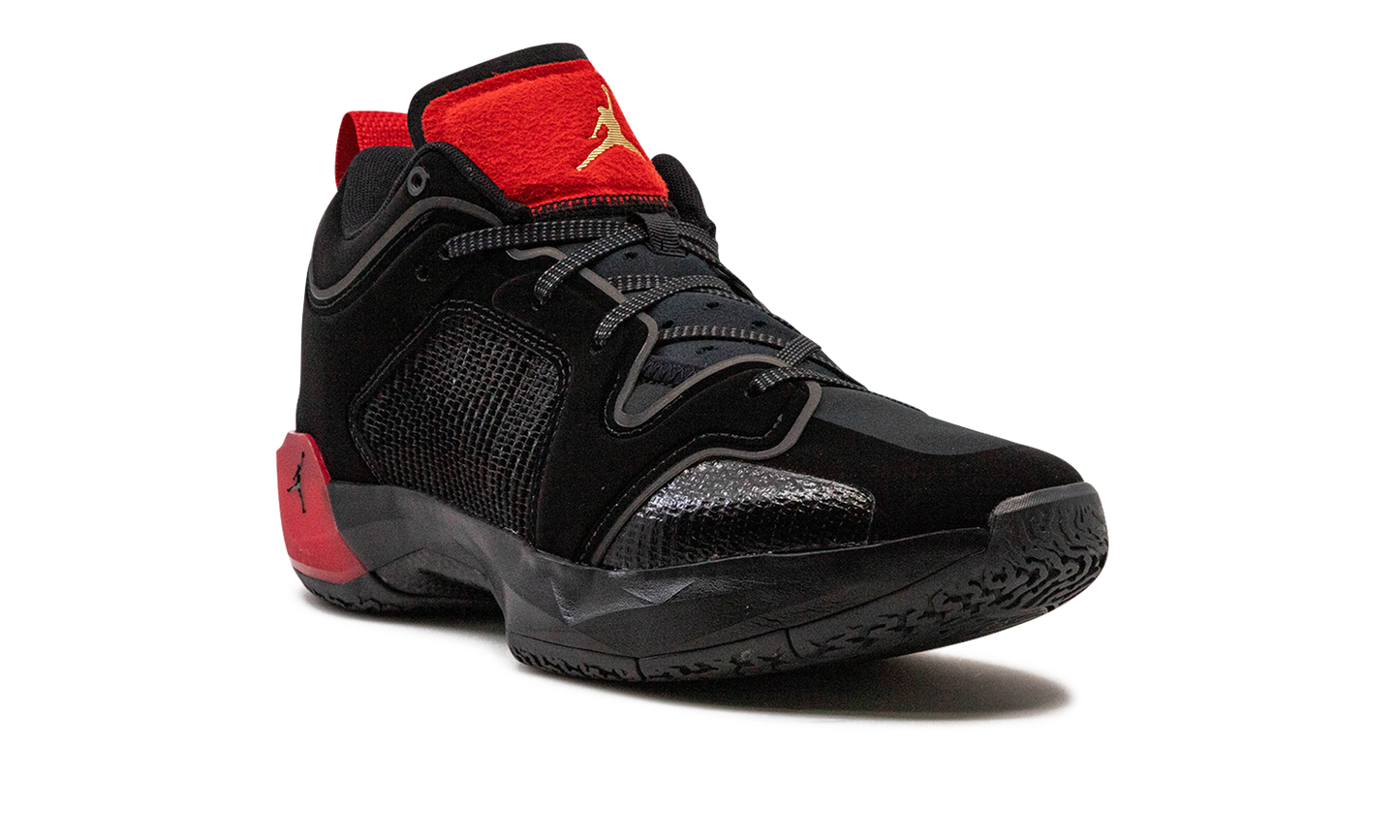 37 Low "Bred" DQ4122 007