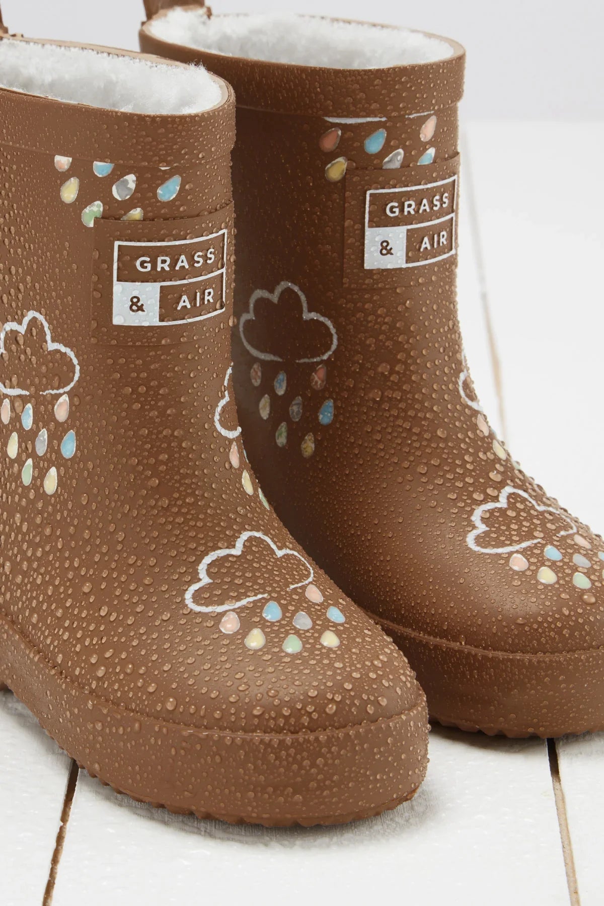 Grass & Air - Colour Changing Kids Wellies with Teddy Fleece Lining - Toffee Brown