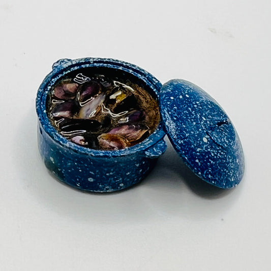 Enamel Spatterware Dutch Oven of Mussels - 1/12 Scale Dollhouse Miniature