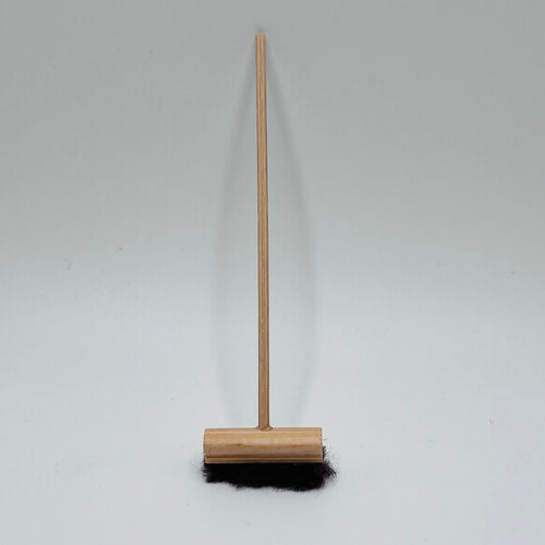 Broom - 1/12 Scale Dollhouse Miniature