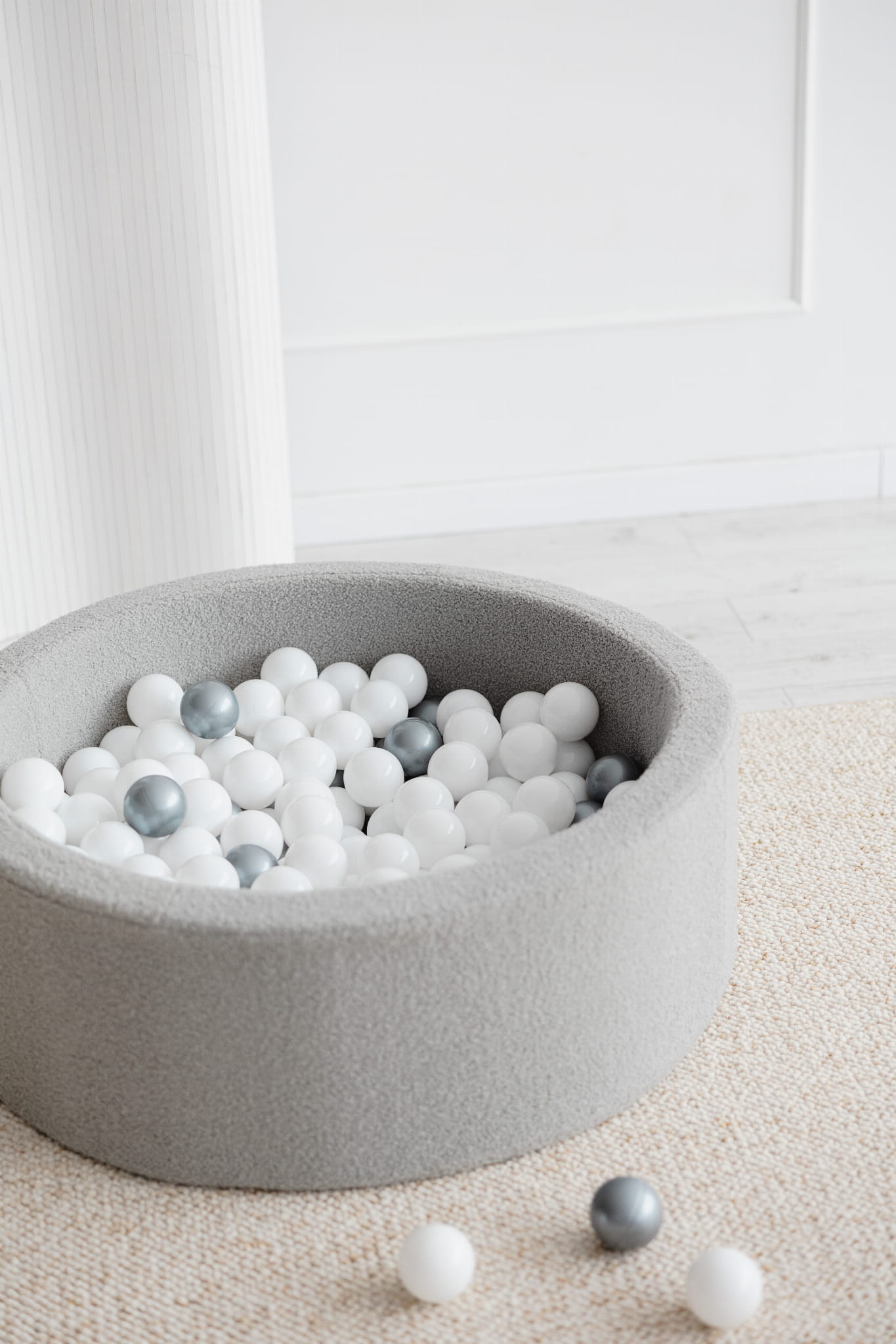 Monio - Grey Boucle Ball Pit + Balls (colour of your choice)