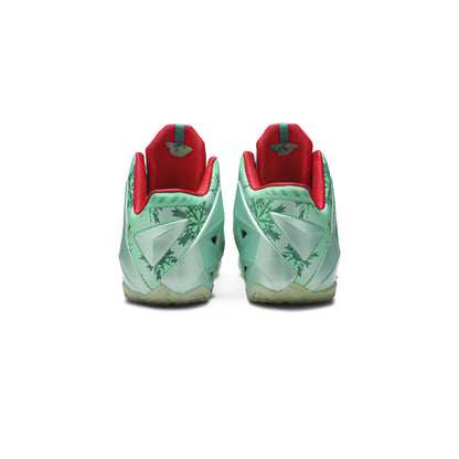 LeBron 11 'Christmas' (2013)
