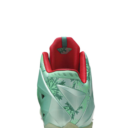 LeBron 11 'Christmas' (2013)