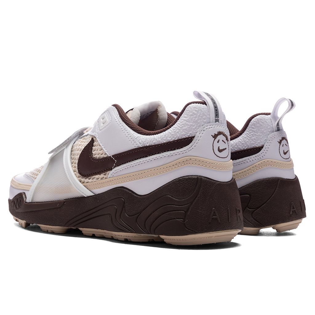 Travis Scott Zoom Field Jaxx - White/Light Chocolate/White