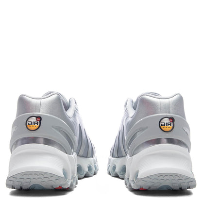 Women's Air Max DN8 - Wolf Grey/Metallic Silver/Off White