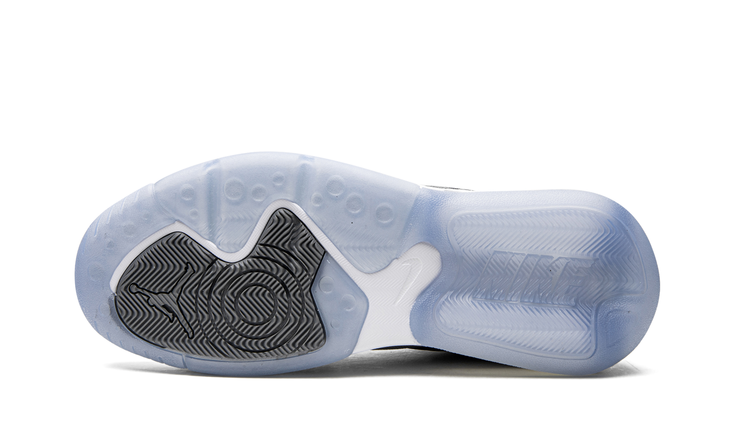 Point Lane "Cool Grey" CZ4166 002
