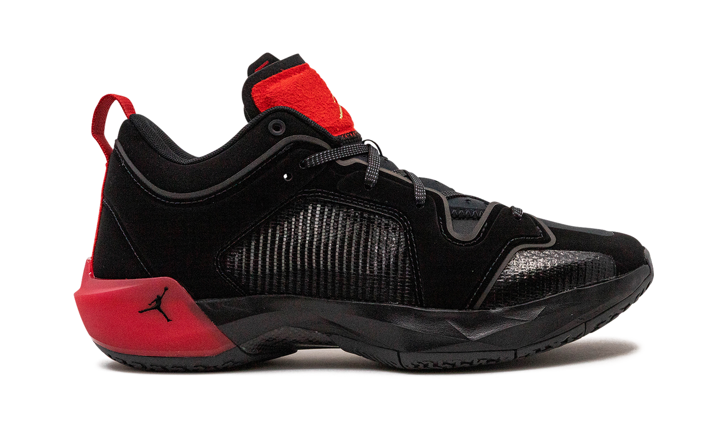 37 Low "Bred" DQ4122 007